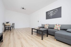 TV, offices - Solipska 15A | Practical Apartment | Parking (Warszawa)