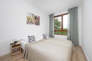 2 bedrooms, iron/ironing board, travel crib, WiFi - Solipska 15A | Practical Apartment | Parking (Warszawa)