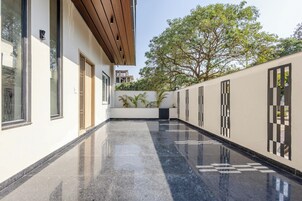 华丽双人房, 城市景观 | 起居区 | 电视