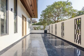 Deluxe Double Room, City View | Living area - Lime Tree B&B Pari Chowk (Greater Noida)