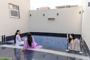 Deluxe Double Room, City View | Living area - Lime Tree B&B Pari Chowk (Greater Noida)