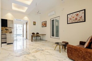 Deluxe Double Room, City View | Living area - Lime Tree B&B Pari Chowk (Greater Noida)