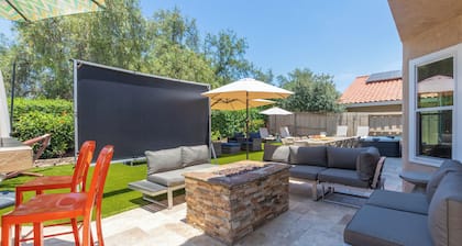 Sunny San Diego Retreat w Hot tub & Game Room
