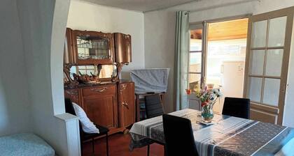 Small, quiet apartment 5 mm from the ocean