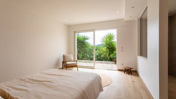 4 slaapkamers, een strijkplank/strijkijzer, gratis wifi, beddengoed