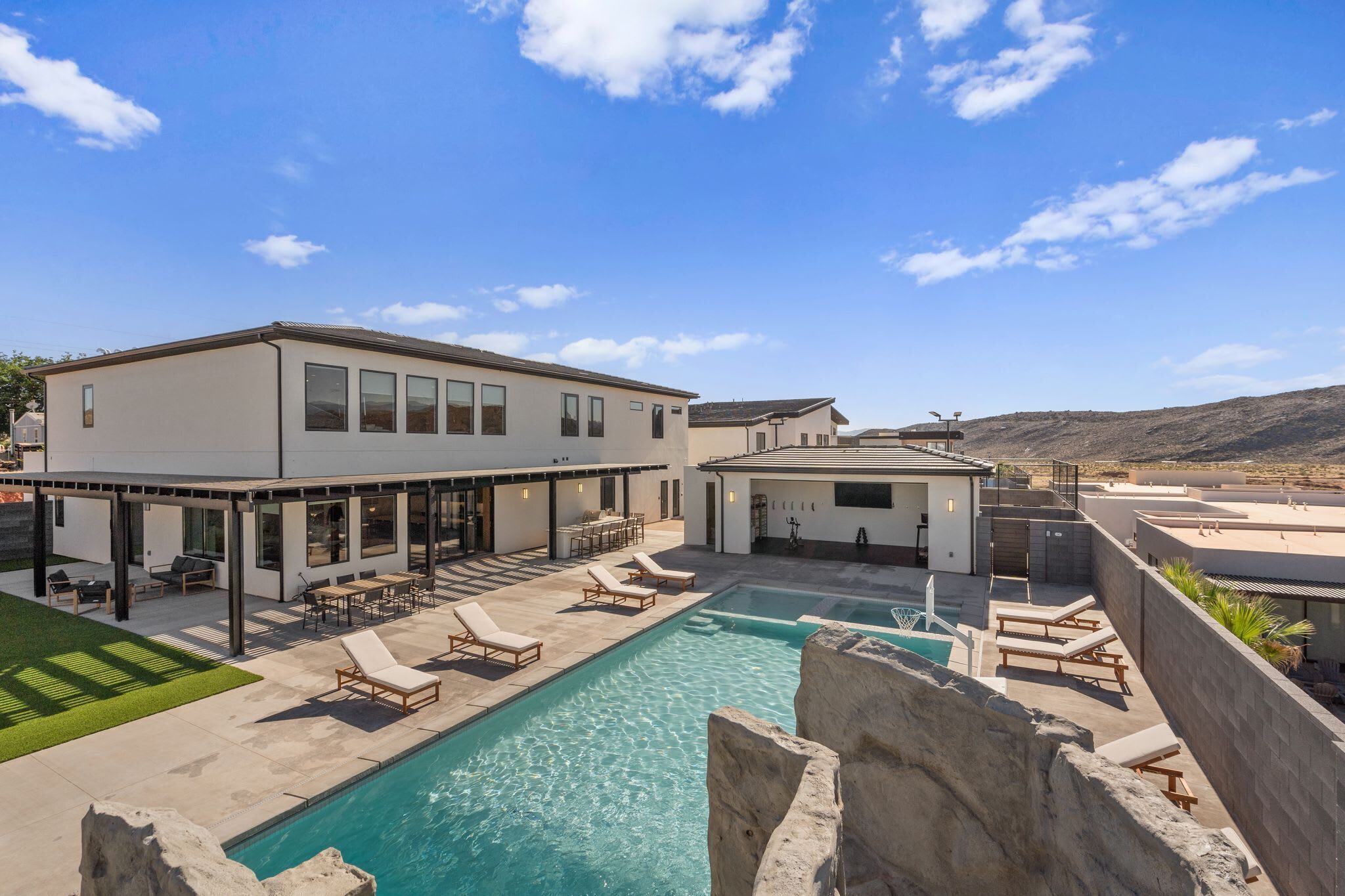 Pecan Valley Oasis - Lux Pool, Sauna and Theater