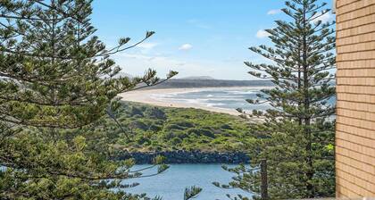 Tasman Towers 16 - Two bedroom unit located in the heart of Port Macquarie