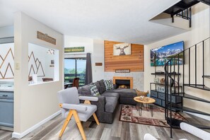 Télévision, cheminée