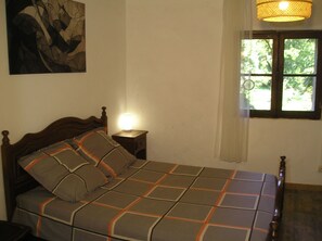 2 bedrooms, iron/ironing board, free WiFi, bed sheets - Appartement au Coeur D'un Hameau Traditionnel Cévenol (Aumessas)