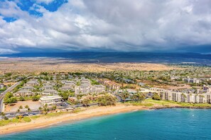 Beach - Gorgeous 2 Story Penthouse with Oceanview, Nearby Beaches, Dining & Shopping! (Kihei)