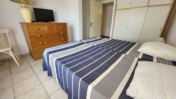 2 bedrooms, iron/ironing board