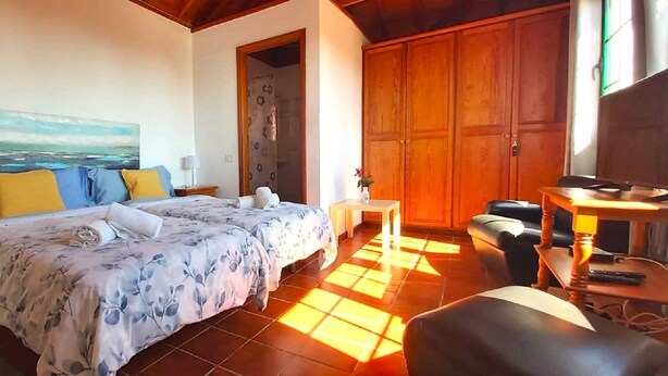 1 bedroom, iron/ironing board, WiFi (free), bed sheets