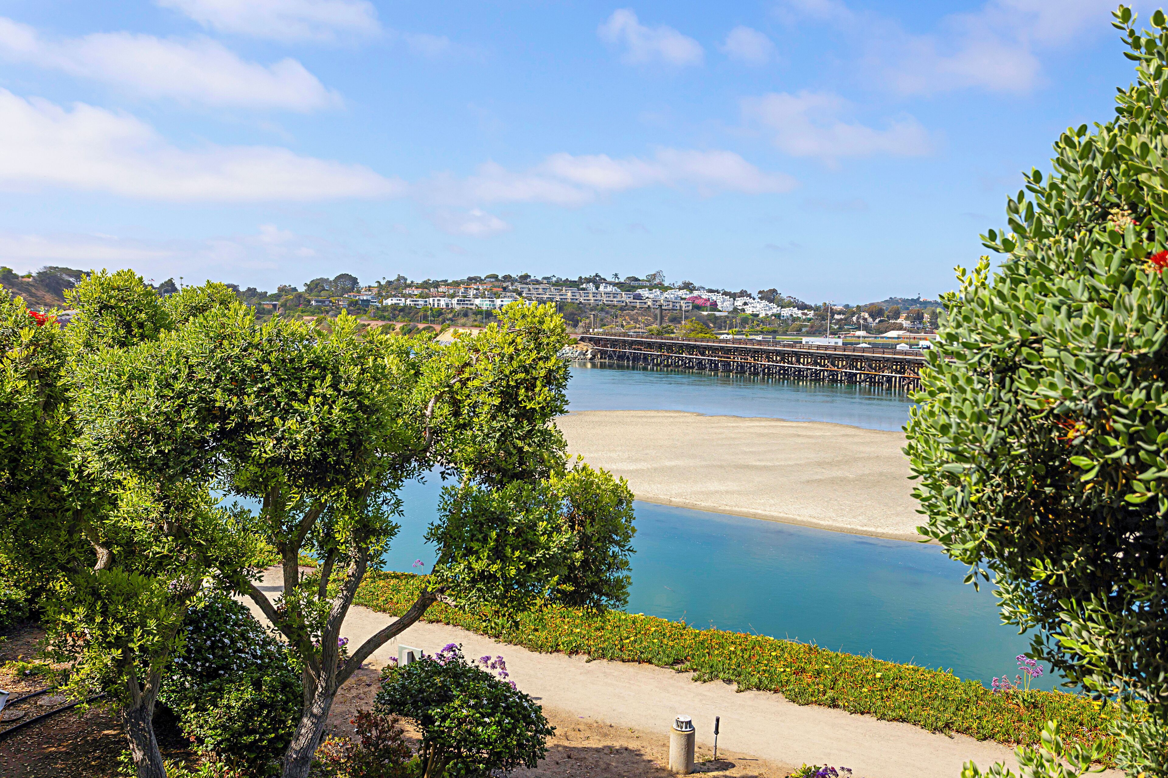 بالقرب من الشاطئ