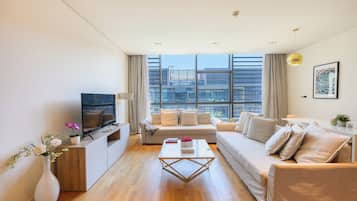 Luxe appartement, uitzicht op zwembad | Woonruimte