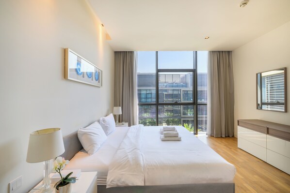 Luxe appartement, uitzicht op zwembad | Een minibar, individueel gemeubileerd, gratis wifi, beddengoed