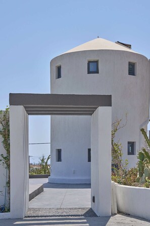 Property grounds - Windmill Deluxe Villa with private tub (FC2M+X3 Imerovigli, Greece)