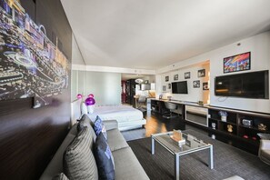 1 habitación, escritorio, tabla de planchar con plancha y wifi gratis 
