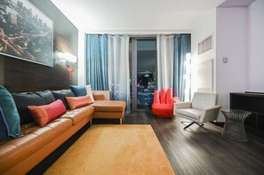 TV - High Floor Studio Strip View w/Open Balcony at Palms Place (Las Vegas)