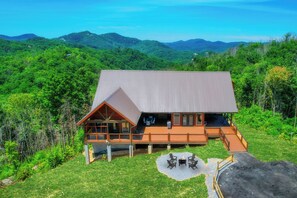 Exterior - SM Vista: VIEWS, Pool, Honeymoon, Theater, Hot tub, Wifi, Fire Pit (Sevierville)