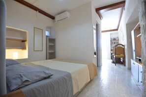 1 Schlafzimmer, Schreibtisch, Bügeleisen/Bügelbrett, kostenloses WLAN