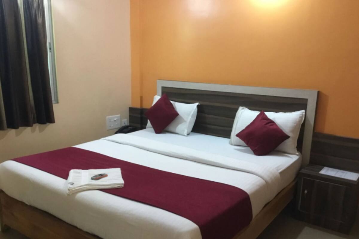 Soundproofing, free WiFi, bed sheets