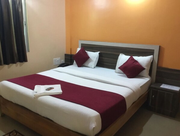 Soundproofing, free WiFi, bed sheets