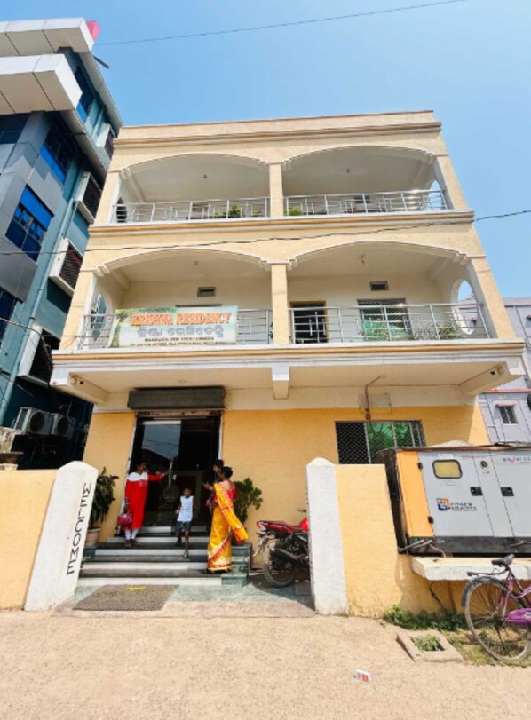 Front of property - Goroomgo Rajeshwari Puri (Puri)