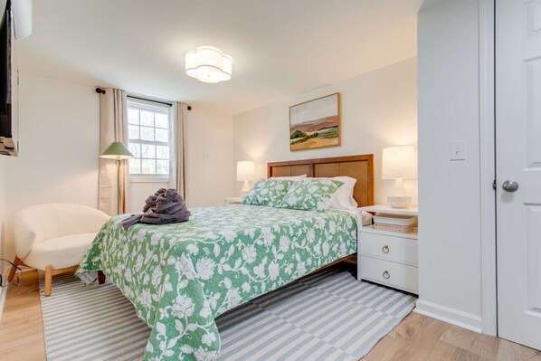 2 bedrooms, desk, iron/ironing board, travel cot