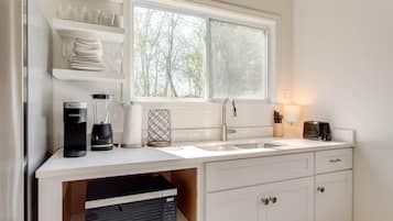Fridge, microwave, stovetop, coffee/tea maker