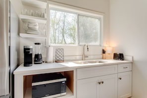 Fridge, microwave, stovetop, coffee/tea maker
