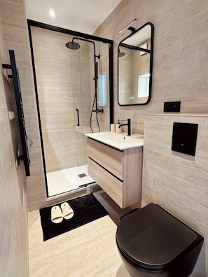 Toallas y papel de baño