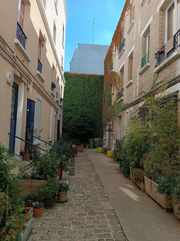 Property grounds - 1 Bedroom Apartment in Paris (Paris)