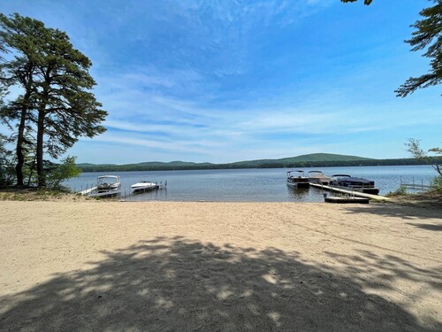 Beautiful Cottage right by Silver Lake Beach
