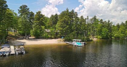 Beautiful Cottage right by Silver Lake Beach