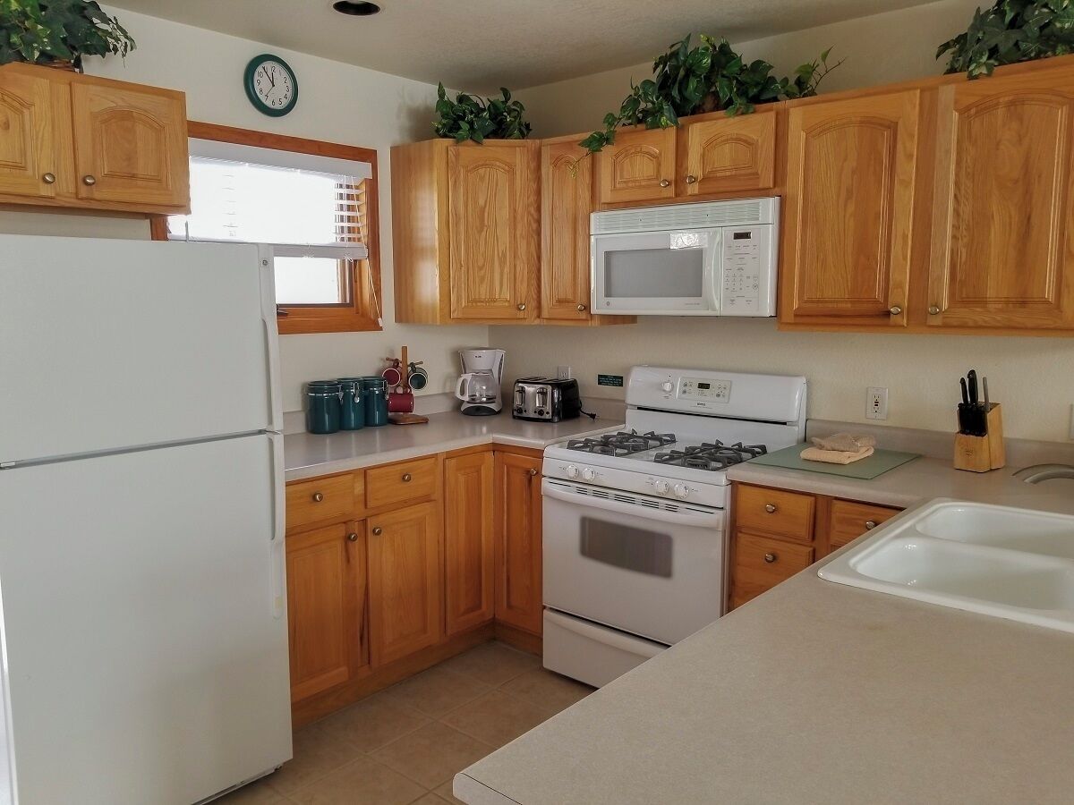 Mountain Majesty: Stunning 3BR Condo, Sleeps 6, Incredible Views