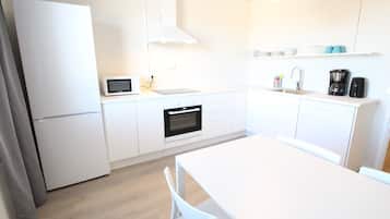 Standard Studio | Private kitchen | Fridge, microwave, oven, stovetop