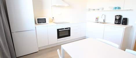 Standard-Studio | Eigene Küche | Kühlschrank, Mikrowelle, Ofen, Herdplatte
