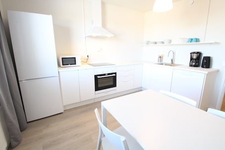 Refrigerador, microondas, horno, placa de cocina