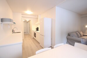Standard-Apartment | Wohnbereich | 32-Zoll-Fernseher mit Kabelempfang