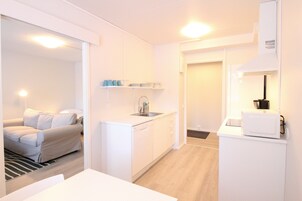 Apartamento estándar | Zona de estar | Televisión de 32 pulgadas con canales por cable