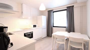 Standard Apartment | Private kitchen | Fridge, microwave, oven, stovetop