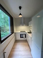 Estudio estándar | Cocina privada | Frigorífico, microondas, horno y placa de cocina