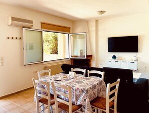 Dining - Princess of Crete (Skaleta)