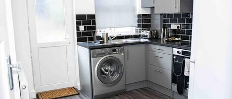 Hus | Privat køkken | Køleskab, mikrobølgeovn, ovn, kogeplade