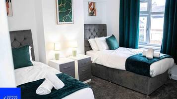 House | 3 bedrooms, iron/ironing board, free WiFi, bed sheets