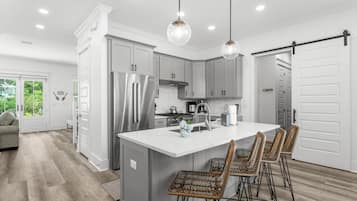 Ferienhaus, 5 Schlafzimmer, Nichtraucher, Blick auf die Anlage | Eigene Küche