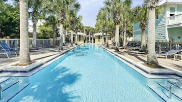 Außenpool, beheizter Pool, Liegestühle