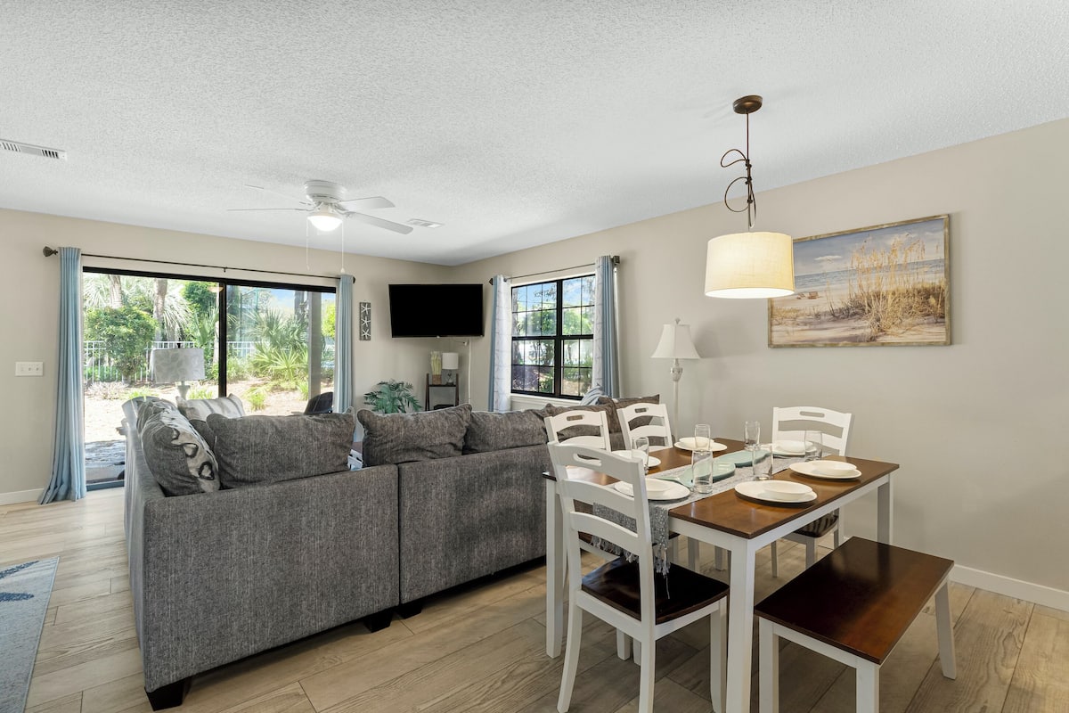 Condo, 2 Bedrooms, Resort View (286 - Sirenas on 30A) | In-room dining