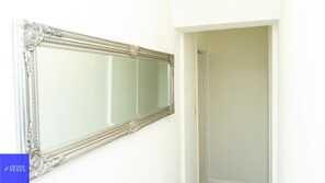 Interior - Cradley Manor - Spacious 6 Bedroom House (Cradley Heath)