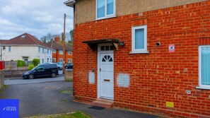 Exterior - Cradley Manor - Spacious 6 Bedroom House (Cradley Heath)